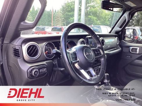Used 2018 Jeep Wrangler Unlimited Sahara w/ Uconnect 4C Nav & Sound Group AWD/4WD image 17