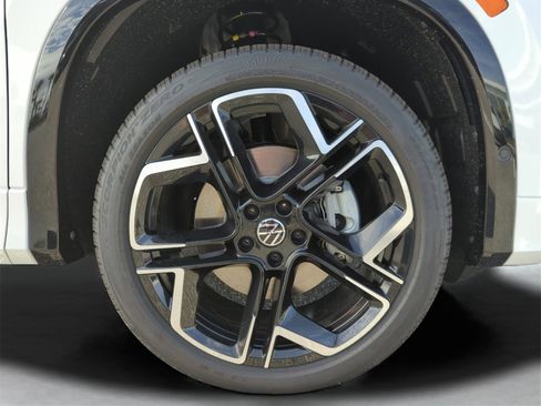 Used 2026 Volkswagen Tiguan SEL R-Line image 47