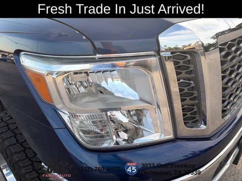 Used 2018 Nissan Titan SV w/ SV Convenience Package AWD/4WD image 5