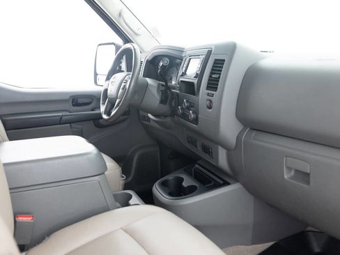 Used 2016 Nissan NV 3500 SL image 29