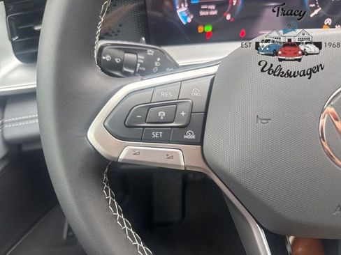 New 2025 Volkswagen Tiguan SE image 15