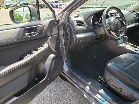 Used 2018 Subaru Outback 2.5i Premium w/ Popular Package #1 AWD/4WD image 8