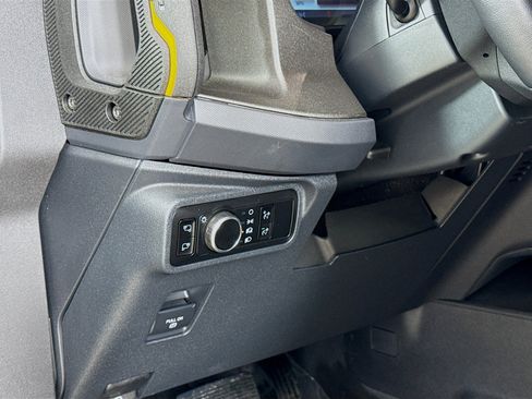 Used 2024 Ford Bronco Badlands image 10