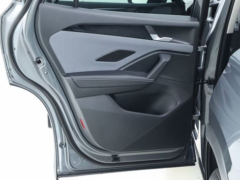 New 2025 Volkswagen Tiguan SE image 55