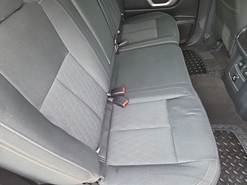Used 2018 Nissan Titan SV w/ SV Convenience Package AWD/4WD image 21