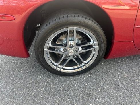 Used 1998 Chevrolet Corvette Convertible w/ Performance Handling Pkg image 16