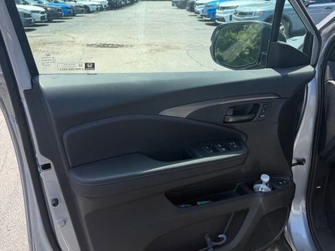 Used 2025 Honda Passport EX-L image 12