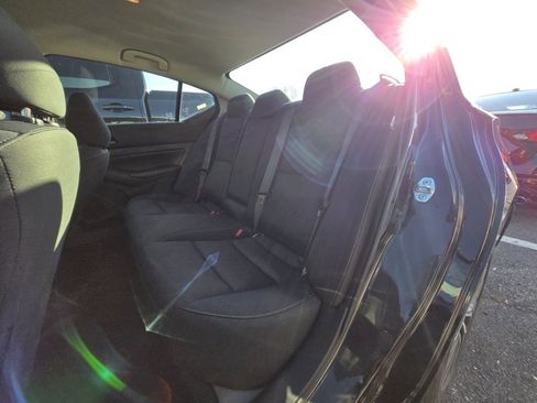 Used 2024 Nissan Altima 2.5 SV image 5