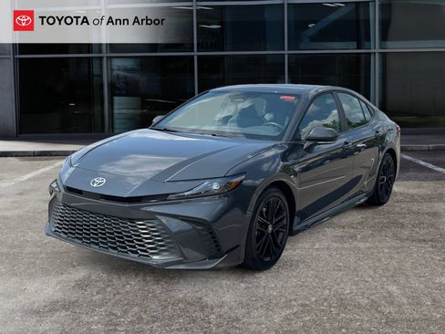 Used 2025 Toyota Camry SE FWD image 7