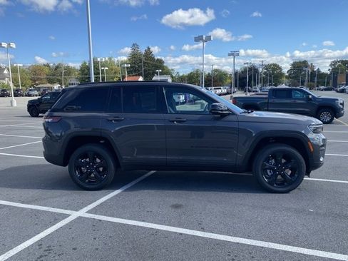New 2025 Jeep Grand Cherokee Altitude w/ Trailer Tow Package image 9