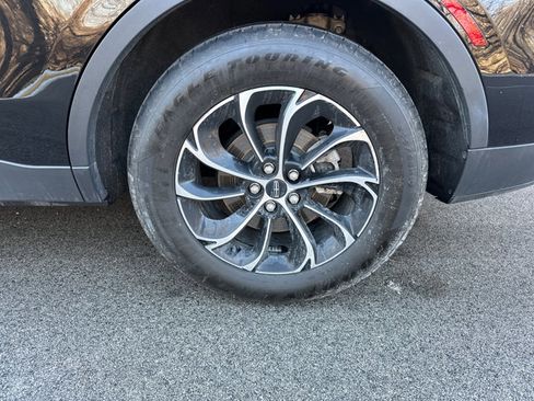 Used 2024 Lincoln Nautilus Premier image 13