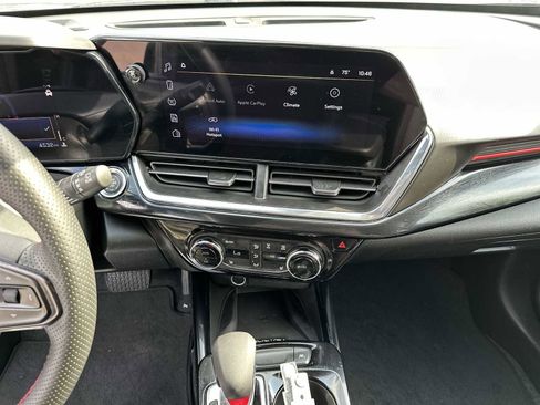 Certified 2025 Chevrolet Trax RS w/ Sunroof Package image 21