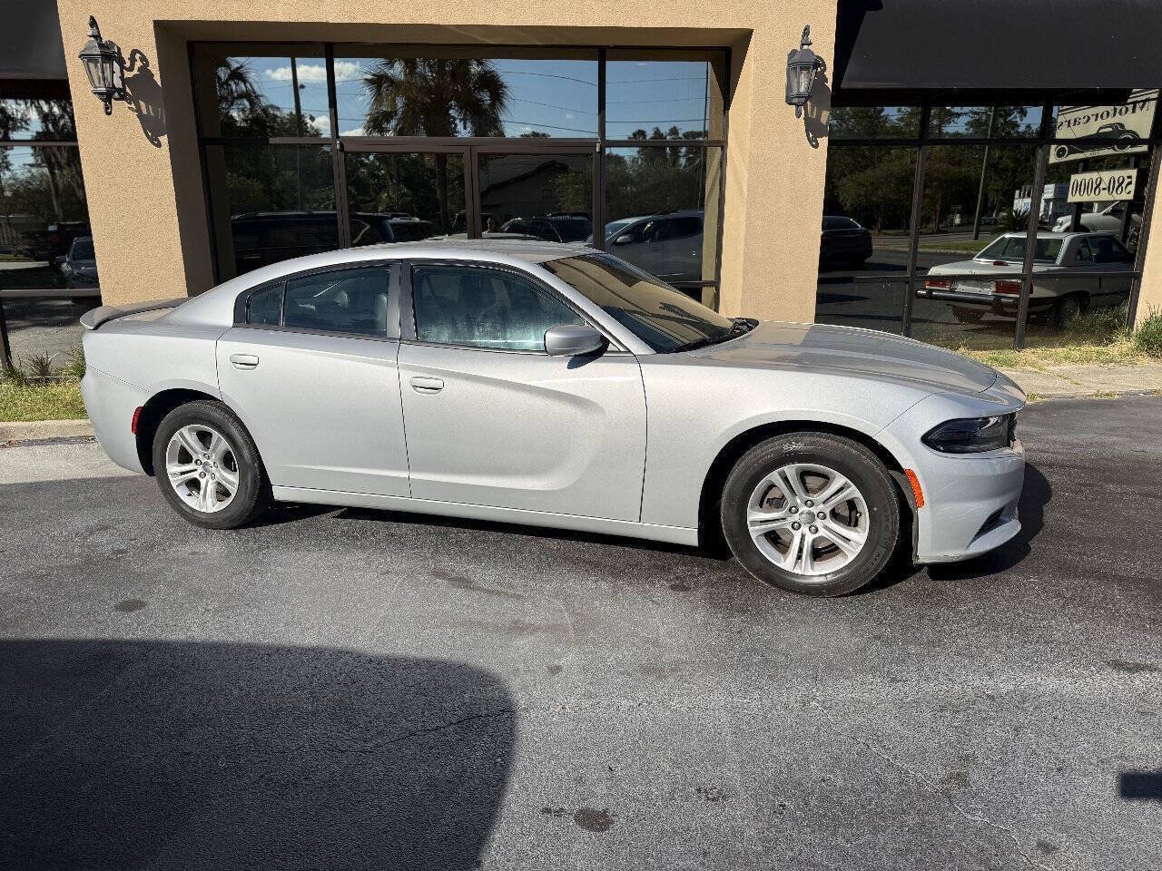 Used 2019 Dodge Charger SXT w/ Leather Interior Group RWD image 2