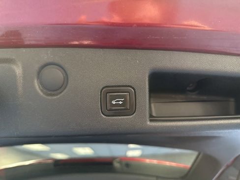 Used 2021 Chevrolet Equinox LT image 9