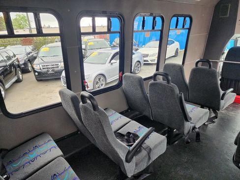 Used 2015 Ford E-350 and Econoline 350 Super Duty RWD image 23