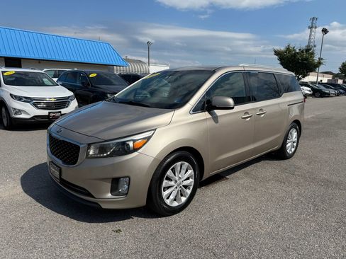 Used 2015 Kia Sedona EX FWD image 4