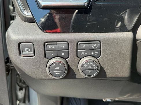 Used 2025 Chevrolet Silverado 1500 LTZ AWD/4WD image 27