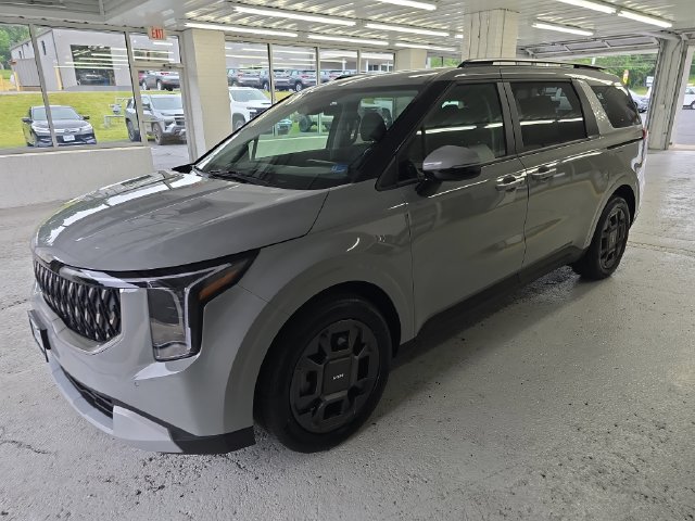 Used 2025 Kia Carnival EX FWD image 2