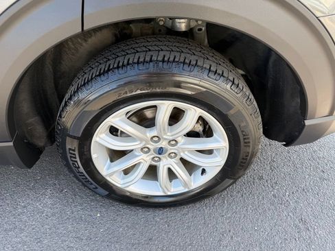 Used 2020 Ford Explorer 4WD w/ Class III Trailer Tow Package image 7