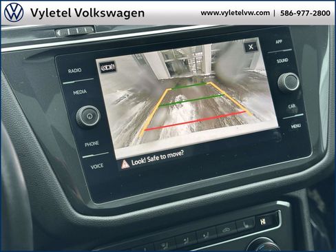 Used 2021 Volkswagen Tiguan SE R-Line image 28