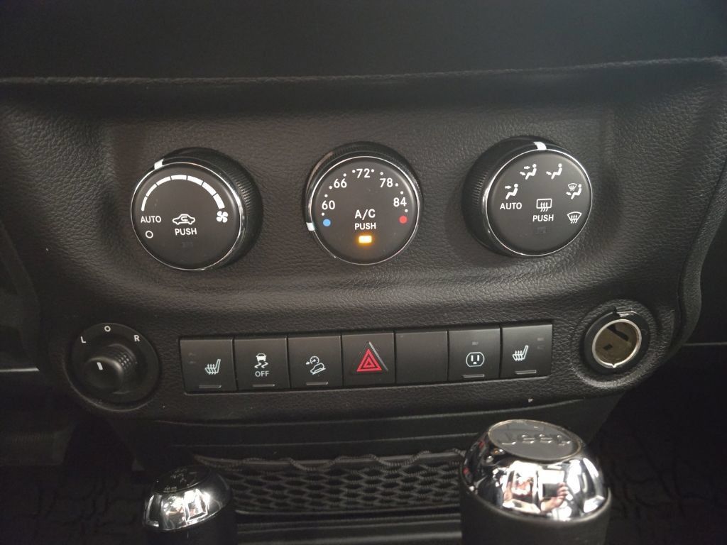 Used 2017 Jeep Wrangler Unlimited Rubicon AWD/4WD image 17