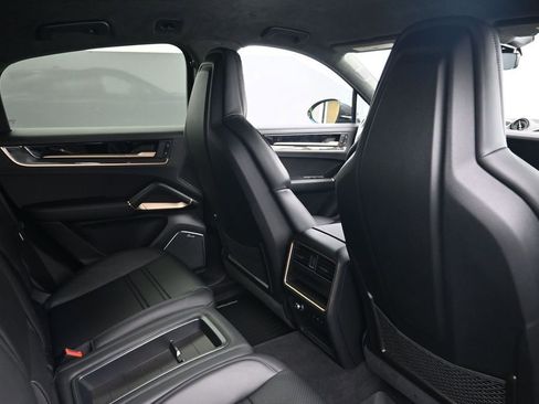 Certified 2024 Porsche Cayenne Turbo GT AWD/4WD image 7