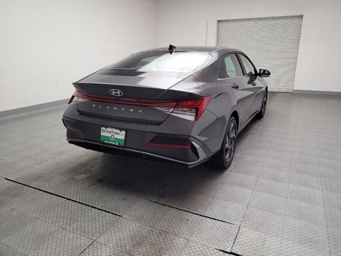 Used 2025 Hyundai Elantra SEL FWD image 7