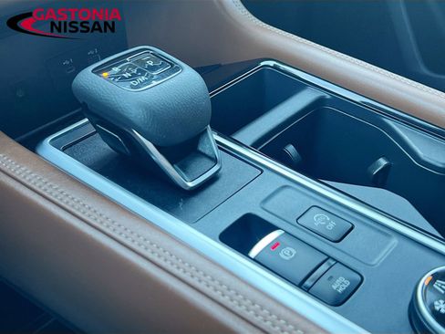 Used 2024 Nissan Pathfinder Platinum w/ Cargo Package image 21