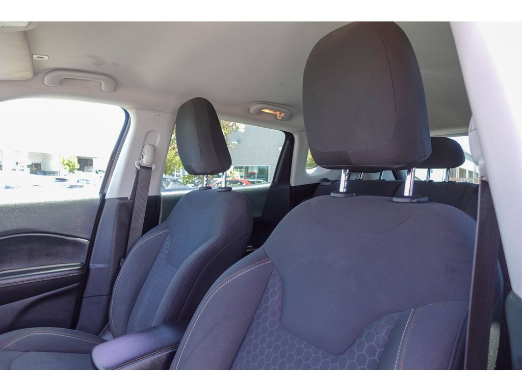 Used 2019 Jeep Compass Sport FWD image 11