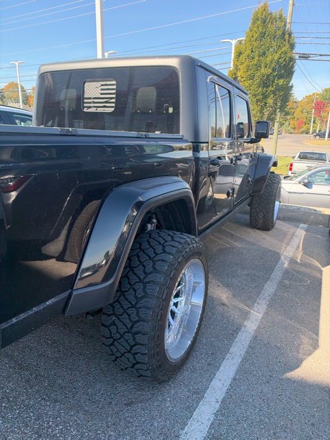 Used 2020 Jeep Gladiator Overland AWD/4WD image 2
