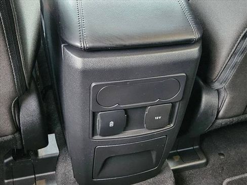 Certified 2024 Ford Explorer XLT RWD image 17