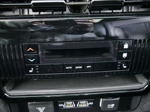 Used 2024 Jeep Wagoneer Series II image 30