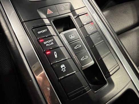 Used 2013 Porsche 911 Carrera 4S w/ Bose Audio Pkg AWD/4WD image 10