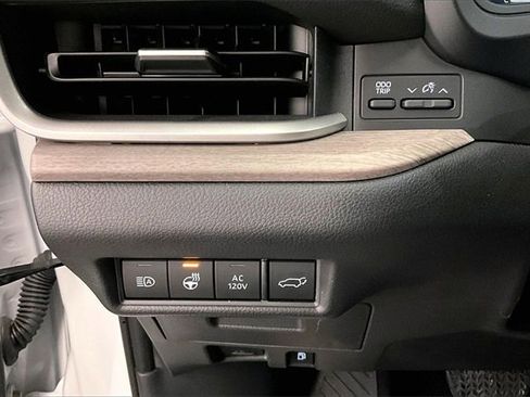 Used 2025 Toyota Grand Highlander AWD Hybrid image 36