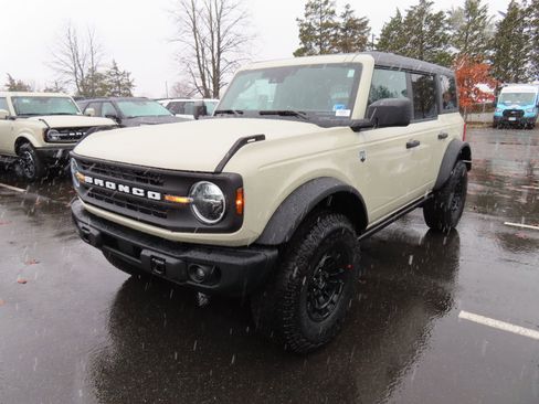 New 2026 Ford Bronco Big Bend w/ Black Diamond Package image 3