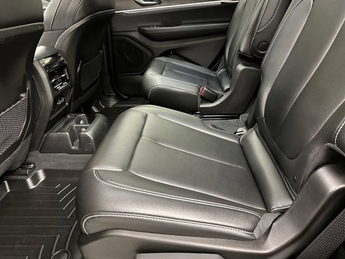 Used 2024 Jeep Grand Cherokee L Limited AWD/4WD image 17
