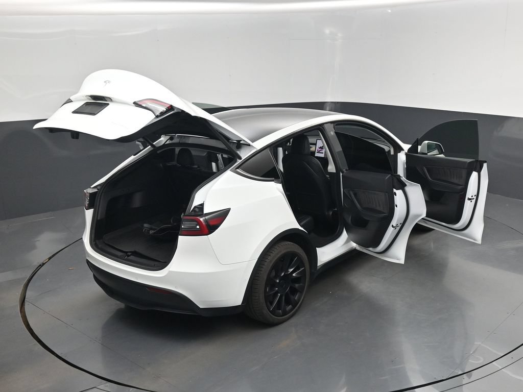 Used 2022 Tesla Model Y Long Range AWD/4WD image 29