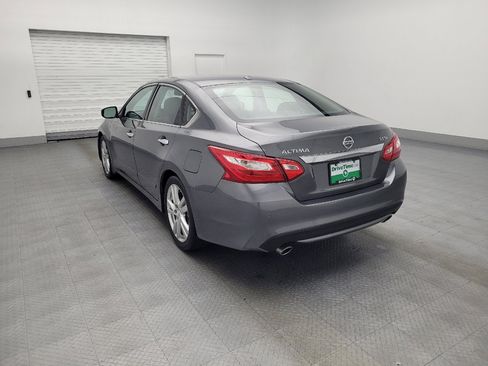 Used 2017 Nissan Altima 3.5 SL w/ 3.5SL Technology Package image 5