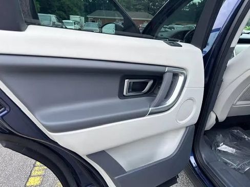 Used 2016 Land Rover Discovery Sport SE AWD/4WD image 19