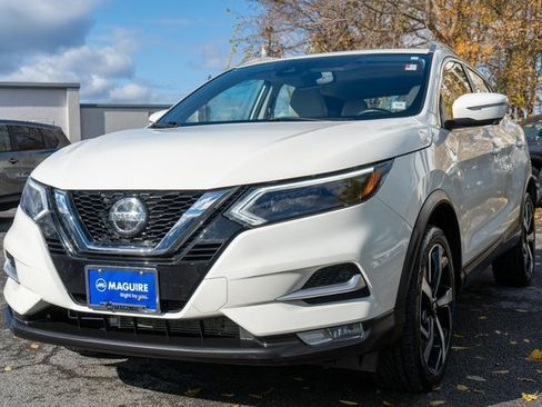 Used 2022 Nissan Rogue Sport SL w/ Premium Package image 2