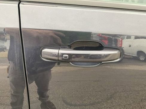 Used 2023 Chevrolet Silverado 1500 LT image 16