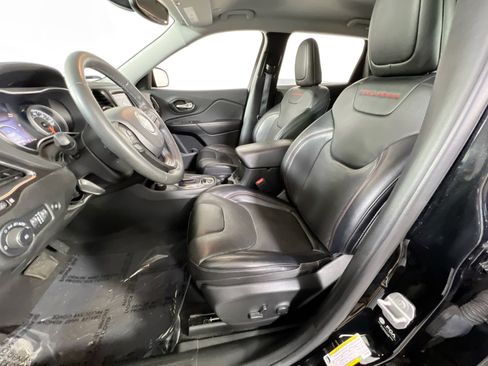 Used 2022 Jeep Cherokee Trailhawk w/ Premium Leather Package image 20