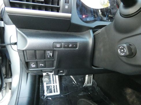 Used 2017 Lexus RC 200t image 70