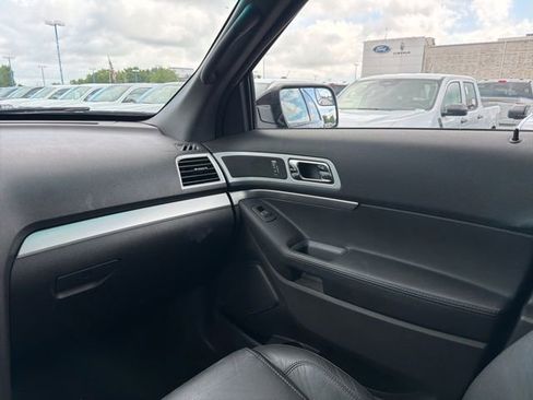 Used 2014 Ford Explorer XLT w/ Equipment Group 202A AWD/4WD image 21