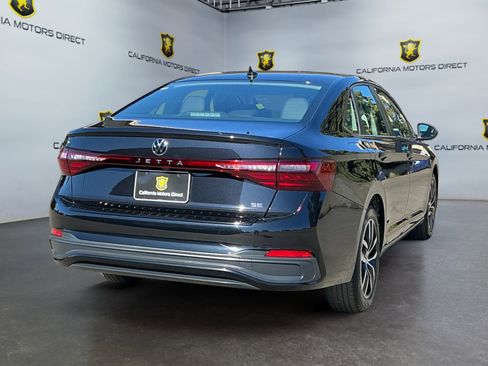 Used 2025 Volkswagen Jetta SE w/ Sunroof Package image 4