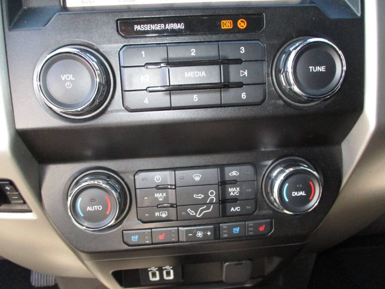 Used 2019 Ford F350 Lariat w/ Camper Package AWD/4WD image 16