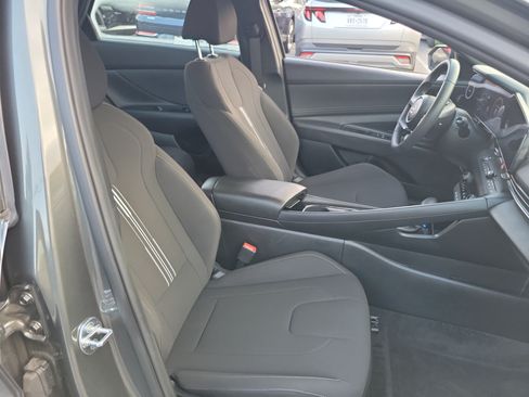 Certified 2025 Hyundai Elantra SEL FWD image 21