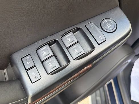 Used 2019 GMC Yukon SLE w/ Convenience Package AWD/4WD image 28