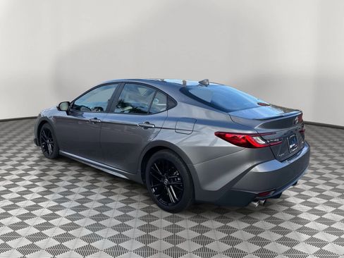 Used 2025 Toyota Camry SE image 7