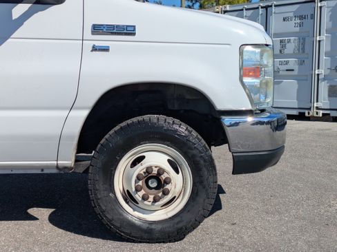 Used 2013 Ford E-350 and Econoline 350 Super Duty w/ Payload Pkg image 11
